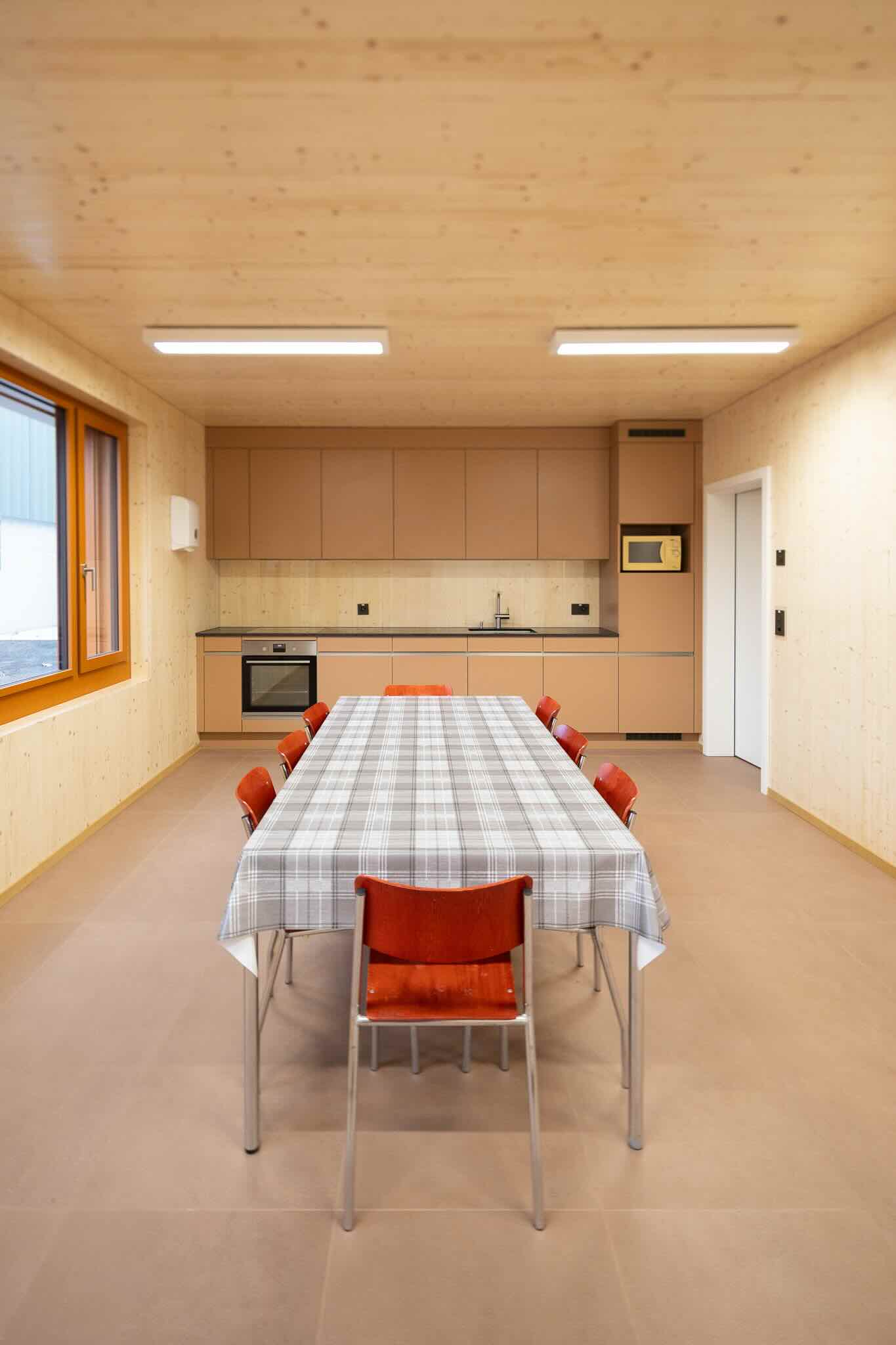 Pavillon pour le personnel de la déchetterie et couverts de rangement