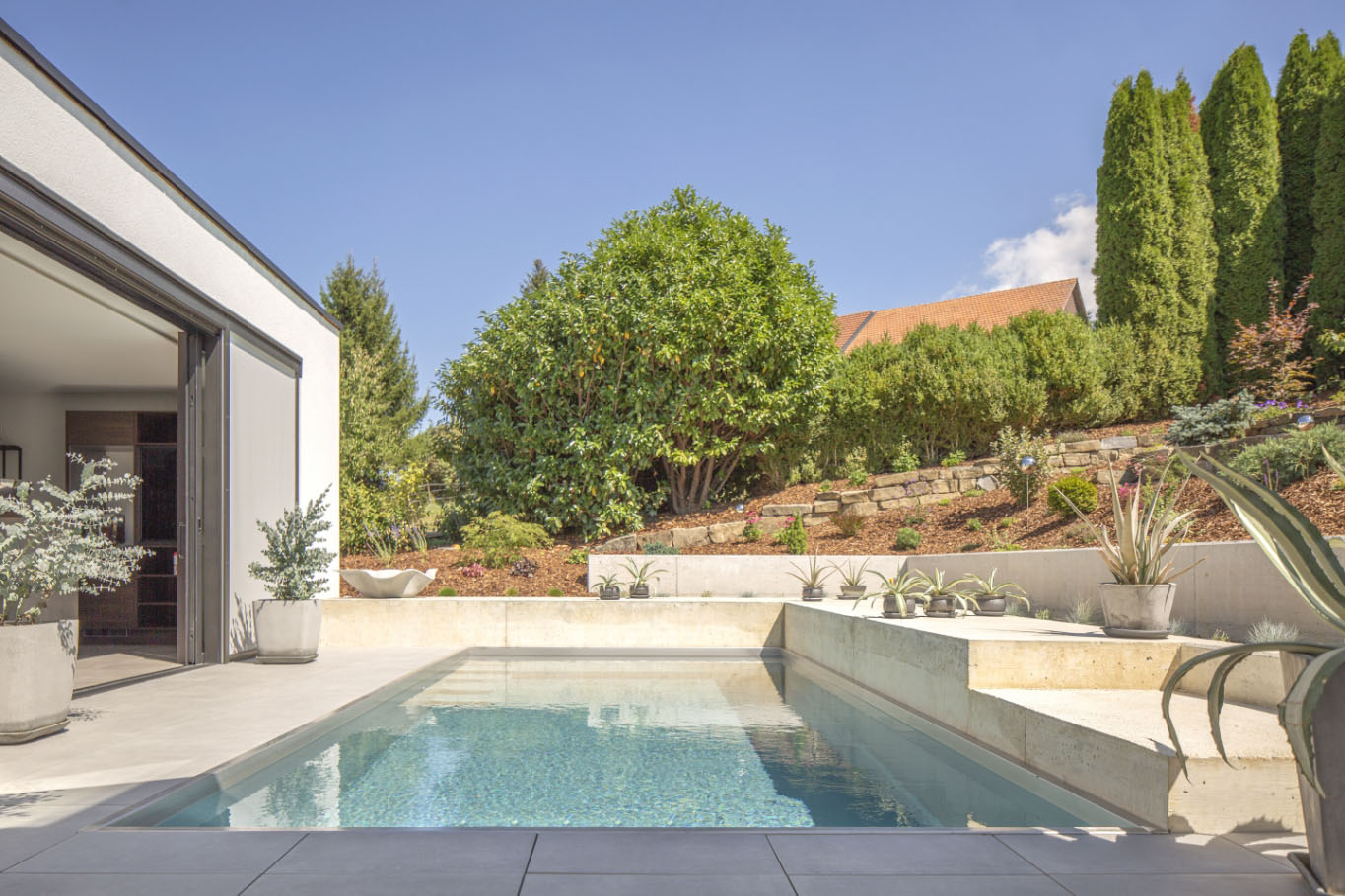 Pavillon d’été et sa piscine